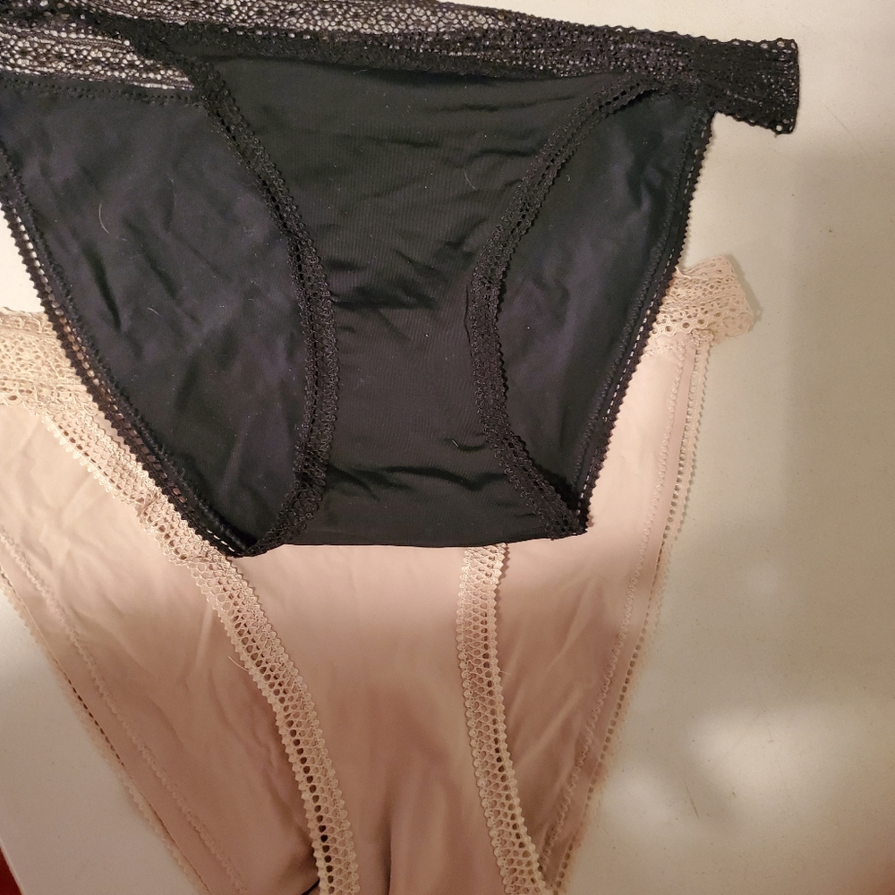 2 pairs Victoria's secret